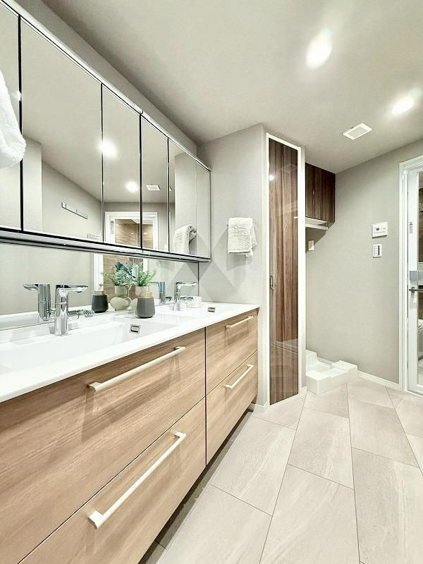 みなとみらいミッドスクエア　ザ・タワーレジデンスの独立洗面台