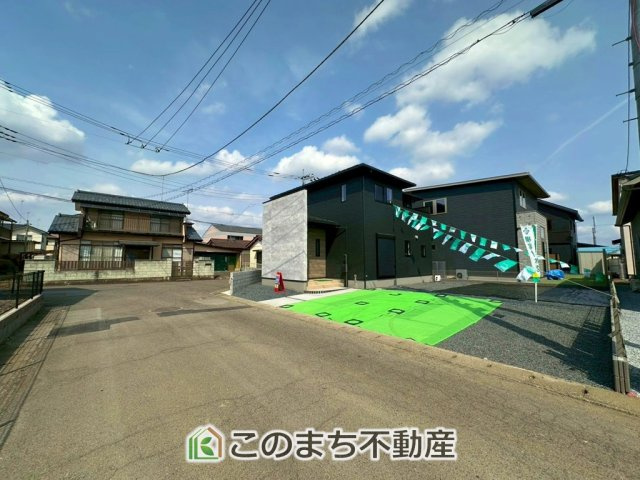 クライン真岡市高勢町第1期　1号棟の前面道路含む現地写真|前面道路は広々としてます！運転が苦手な方でもお車の出し入れ簡単で安心です☆
