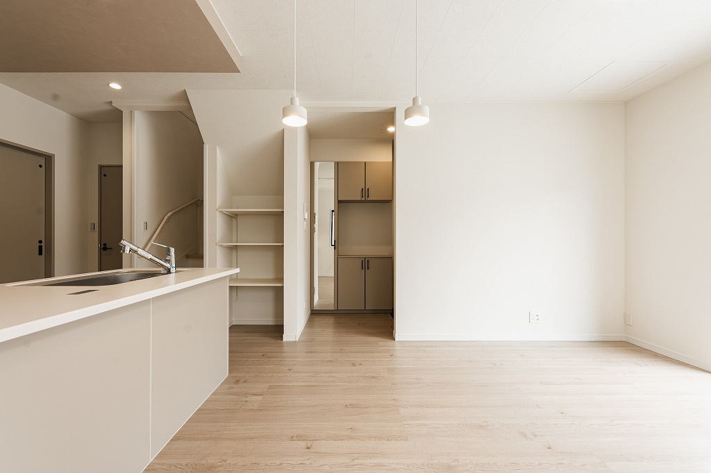 乙訓郡大山崎町小字尻江の居間・リビング|リビング階段、収納もございますので、使いやすいLDK空間となっております！