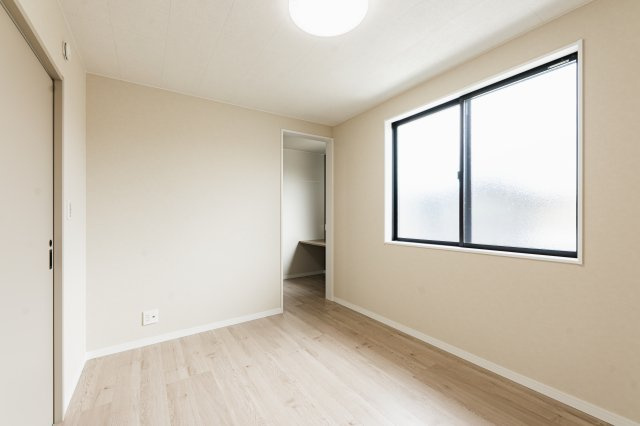 乙訓郡大山崎町小字尻江の洋室|洋室約5.8帖
WCL、ドライルームへの動線があり、寝室として最適です！