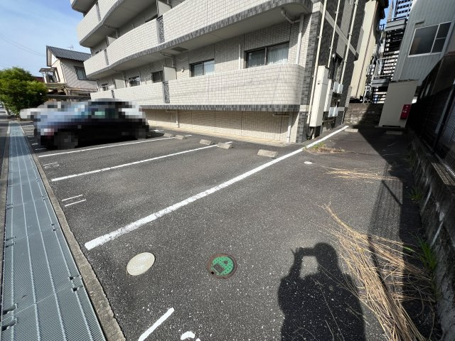 マリベールC&Kの駐車場