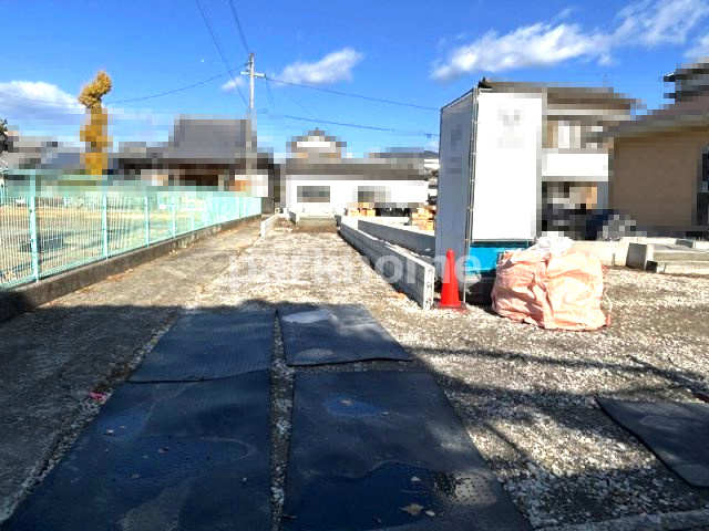 土佐市高岡甲 -4期2棟1- 新築戸建ての前面道路含む現地写真|2025年11月中旬