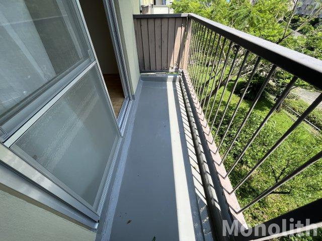 鶴山台54号棟のバルコニー