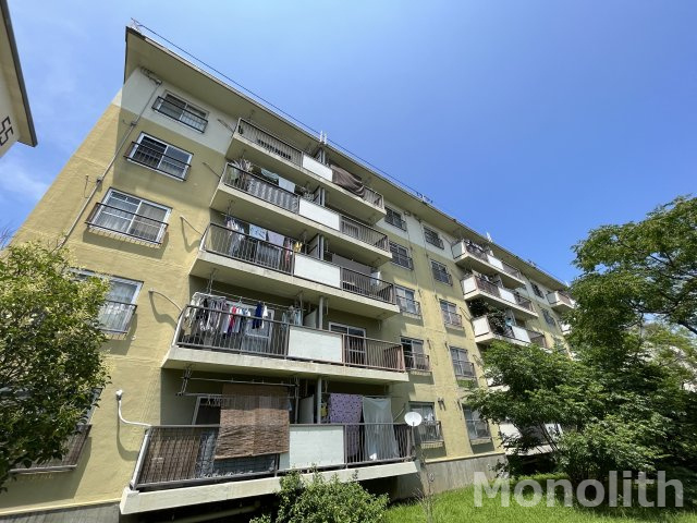 鶴山台54号棟の外観