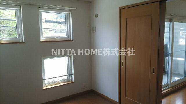 カルムジェルメの内装|お洒落な小窓も嬉しいです♪