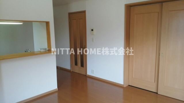 カルムジェルメの子供部屋|お料理しながらリビングの様子を見渡すことができます◆