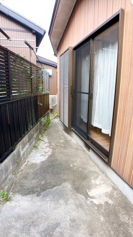 半田市栄町4丁目貸家のエントランス