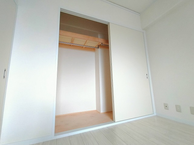 神戸市兵庫区西出町１丁目の賃貸マンションの収納|クローセット