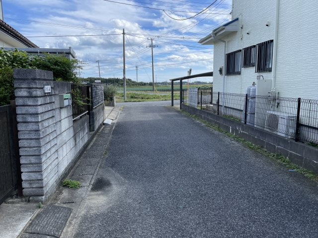 茂原市千町中古戸建の前面道路含む現地写真
