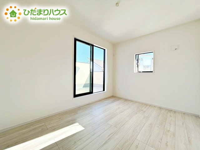 【寝室】 | 水戸市本町1期　新築戸建 | 質の良い睡眠で一日の疲れを癒す空間で気持ちの良い一日のスタートを切ることができます。バルコニーへ出入りでき、洗濯物干しや布団干しもラクラクです。