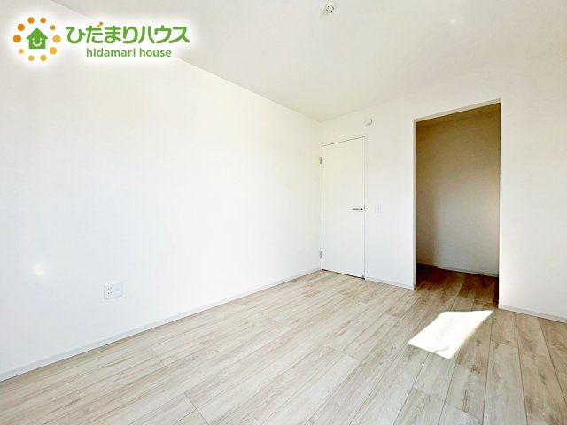 【寝室】 | 水戸市本町1期　新築戸建 | ベッドを置いても余裕の広さがあります。パソコンや趣味のスペースなどインテリアを考えるのも楽しみですね！