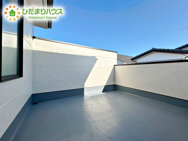 【バルコニー】 | 水戸市本町1期　新築戸建 | 広々としたバルコニーは、大量の洗濯物を干しても余裕！お布団だって、家族全員分をいっきに干せますね(^O^)