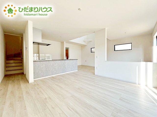 【居間・リビング】 | 水戸市本町1期　新築戸建 | 開放感あるLDKを確保！家族が集まるリビングはゆったり過ごしリフレッシュする場として居心地の良い空間にしたいですね。