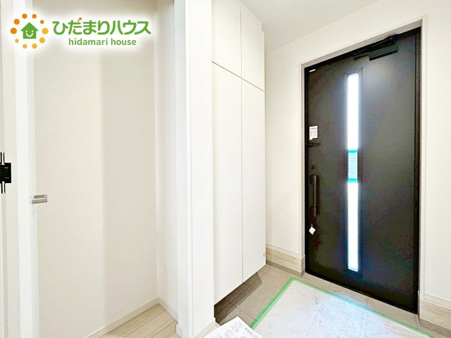 【玄関】 | 水戸市本町1期　新築戸建 | 丁度良い靴箱のサイズ♪これだけあれば家族全員の靴がしまえてスッキリ(^O^)