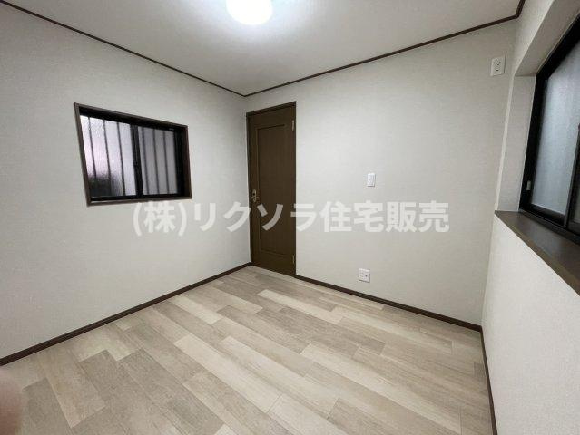 池田西町　中古一戸建ての洋室|洋室4.5帖
■物件内覧・資金計画相談・住宅ローン相談、リフォーム相談、お問合せ受付中■
※当日・翌日のご内覧、ご相談はお電話でのお問合せがスムーズです！