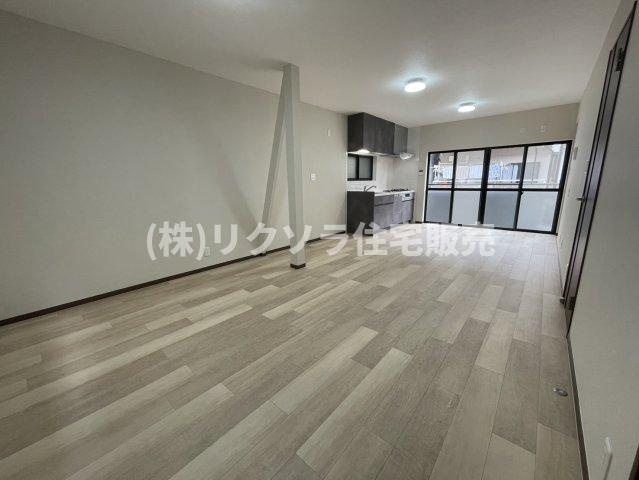 池田西町　中古一戸建ての居間・リビング|LDK16.0帖
■物件内覧・資金計画相談・住宅ローン相談、リフォーム相談、お問合せ受付中■
※当日・翌日のご内覧、ご相談はお電話でのお問合せがスムーズです！