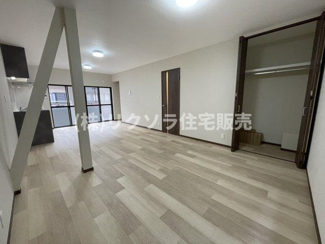 池田西町　中古一戸建ての居間・リビング|LDK16.0帖
■物件内覧・資金計画相談・住宅ローン相談、リフォーム相談、お問合せ受付中■
※当日・翌日のご内覧、ご相談はお電話でのお問合せがスムーズです！