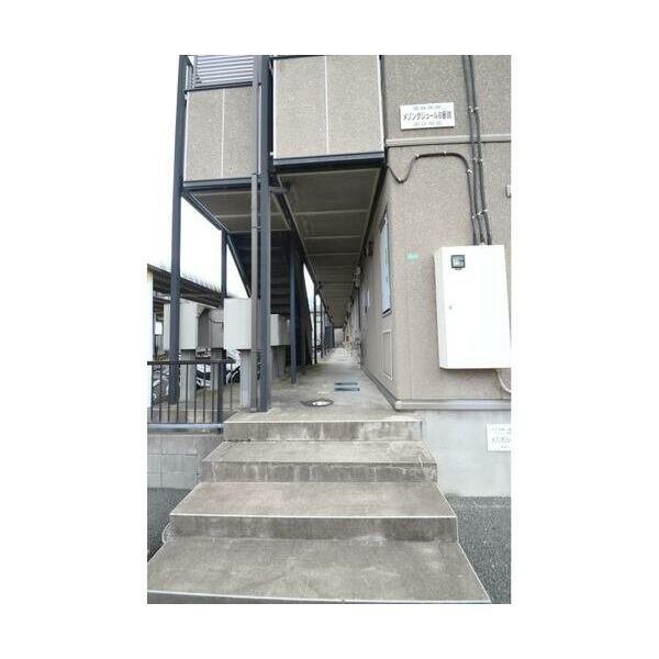 メゾンダジュール8番館のエントランス