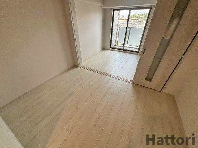 エスリードレジデンス江坂垂水町の居間・リビング