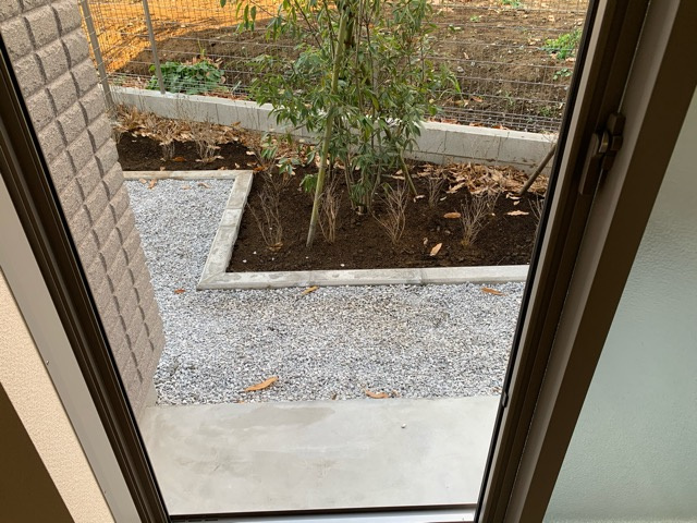 フォレ三鷹本村公園の庭