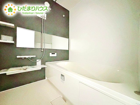 【浴室】 | 水戸市酒門町15期　新築戸建　2号棟 | ゆっくり半身浴も可能な一坪タイプのバスルームです。広さのあるお風呂ですので、家族で楽しく入るのもいいですし、一人でのびのび、のんびり入ってリフレッシュするのもいいですね。どちらがお好みでしょうか。