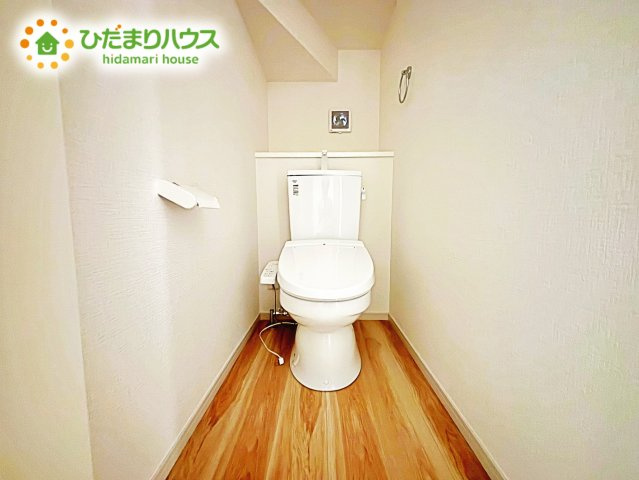 【トイレ】 | 水戸市酒門町15期　新築戸建　2号棟 | 温水洗浄便座なら、年中温かいので、安心して座ることができます。さらに、身体が冷えることもないため、便座カバーを付ける必要もありません。