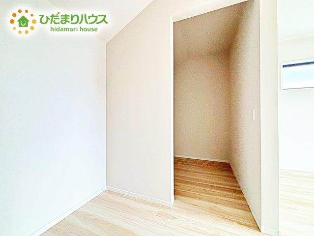 【収納】 | 水戸市酒門町15期　新築戸建　2号棟 | 小物類から掃除機やシーズンオフの暖房器具といった大きいものまで1か所に収納できる、機能的な大容量クローゼット付き(^^♪光の影響を受けにくいので、物の保存に最適♪