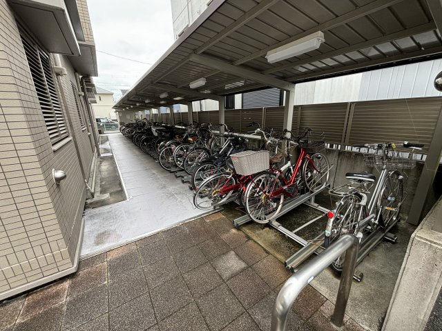 中古マンション　バンベール向山公園の駐車場