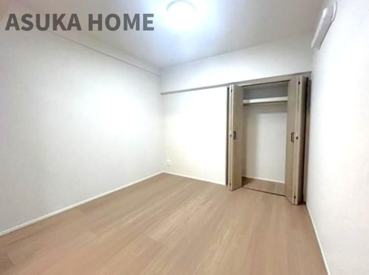 三ツ沢ハイタウンの洋室|家族一人ひとりの大切なプライベート空間の居室。各部屋収納があるので居室空間をより広々と使えます！
