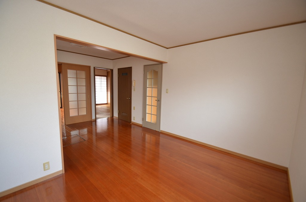 コーユー鷹見台A棟の居間・リビング