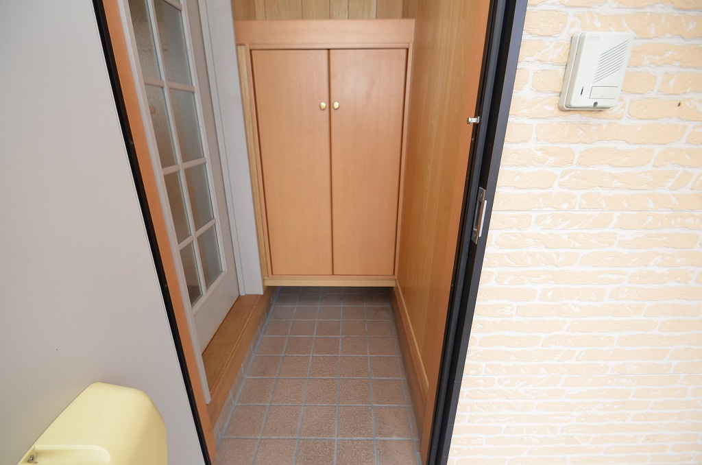 コーユー鷹見台A棟の玄関