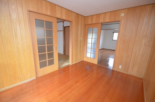 コーユー鷹見台A棟の洋室