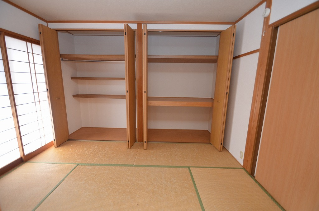 コーユー鷹見台A棟の収納