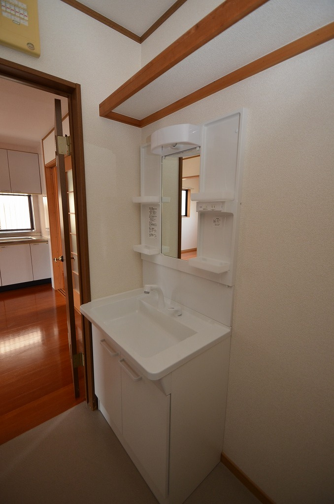 コーユー鷹見台A棟の独立洗面台