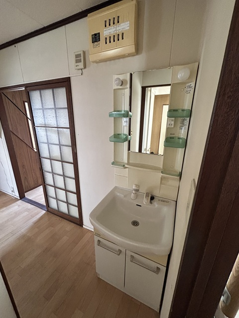 岡山市東区鉄の独立洗面台