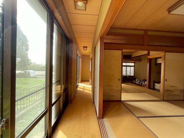 潮来市小泉　中古戸建の玄関