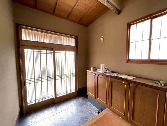 潮来市小泉　中古戸建の玄関