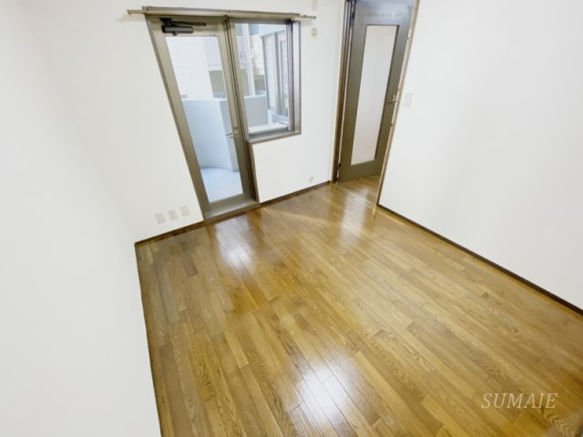 ルネ小岩の居間・リビング|面白い形のリビング☆