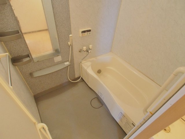 ハートランド大町の浴室