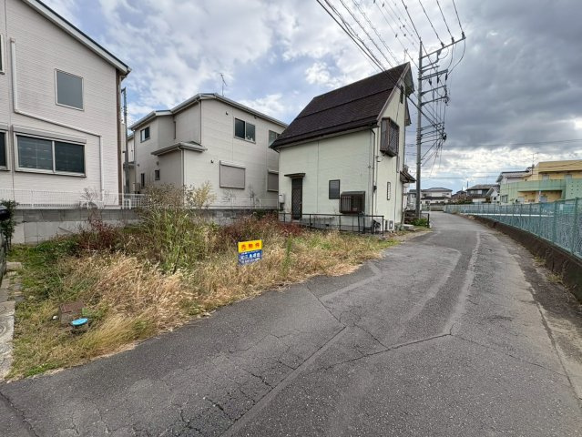 坂戸市片柳　建築条件なし売地　東武東上線『北坂戸駅』徒歩9分　【片柳小学区】の前面道路含む現地写真