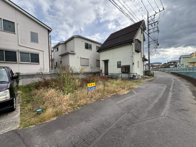 坂戸市片柳　建築条件なし売地　東武東上線『北坂戸駅』徒歩9分　【片柳小学区】の前面道路含む現地写真