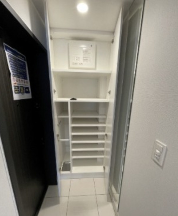 シーズンフラッツ柿の木坂の玄関