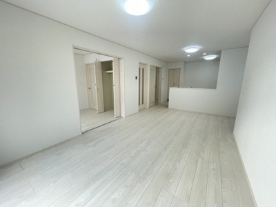 【居間・リビング】 | 沖縄市南桃原（全2棟）ラストB号棟 | B号棟　LDK16.62帖♪