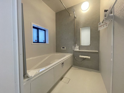 【浴室】 | 沖縄市南桃原（全2棟）ラストB号棟 | B号棟　　浴室換気乾燥機付き♪