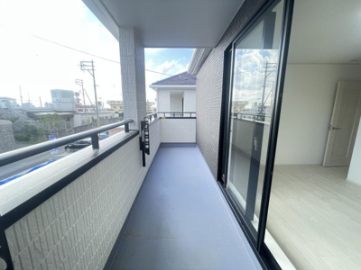 【バルコニー】 | 沖縄市南桃原（全2棟）ラストB号棟 | B号棟　嬉しい半分インナーバルコニー♪