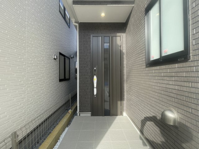 【玄関】 | 沖縄市南桃原（全2棟）ラストB号棟 | B号棟　スマートキー付き♪