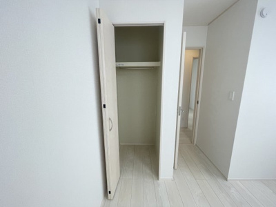 【収納】 | 沖縄市南桃原（全2棟）ラストB号棟 | B号棟　洋室5.75帖＋CL付き♪