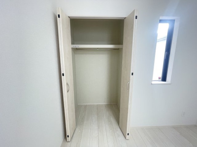 【収納】 | 沖縄市南桃原（全2棟）ラストB号棟 | B号棟　洋室5.25帖＋CL付き♪