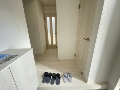 【内装】 | 沖縄市南桃原（全2棟）ラストB号棟 | B号棟　清潔感溢れる綺麗な1階ホール♪