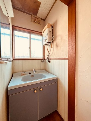 上高丸1丁目戸建の洗面所